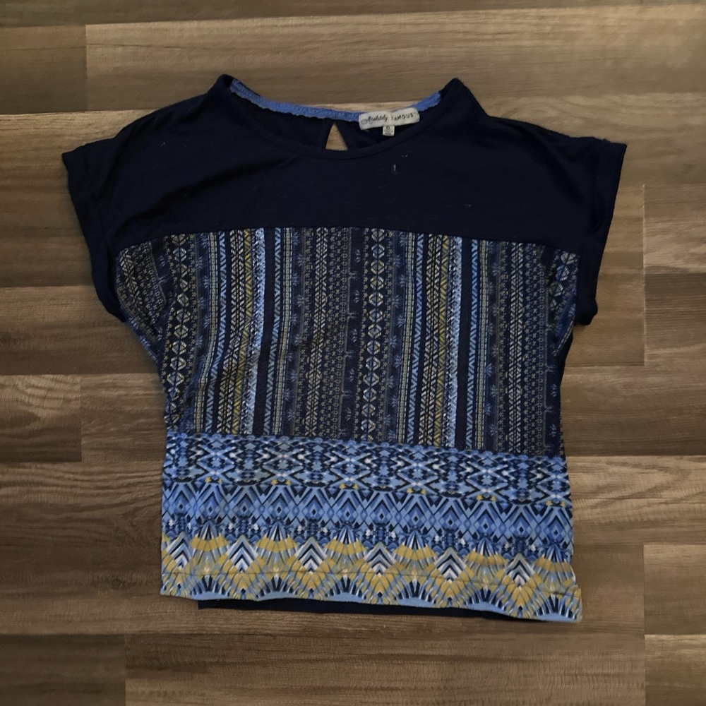 Absolutely Famous Navy and Cobalt Top‎